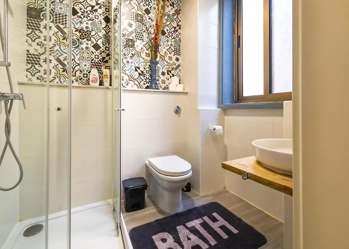 Quiet Ensuite Budget Twin בית הארחה